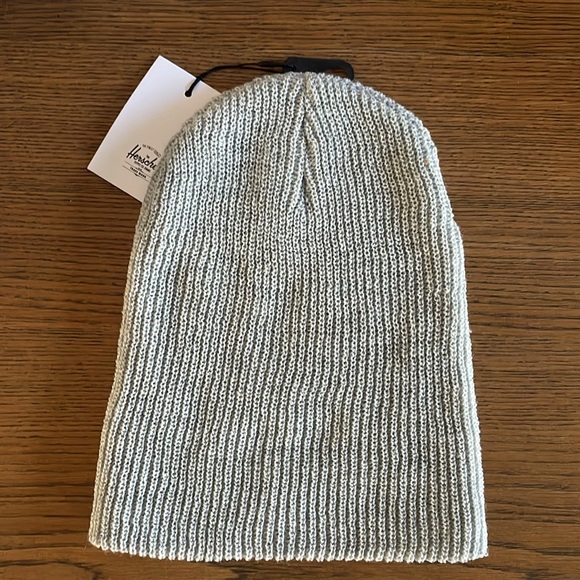 NWT Herschel Supply Co. Quartz Light Heather Grey Beanie - Picture 4 of 5